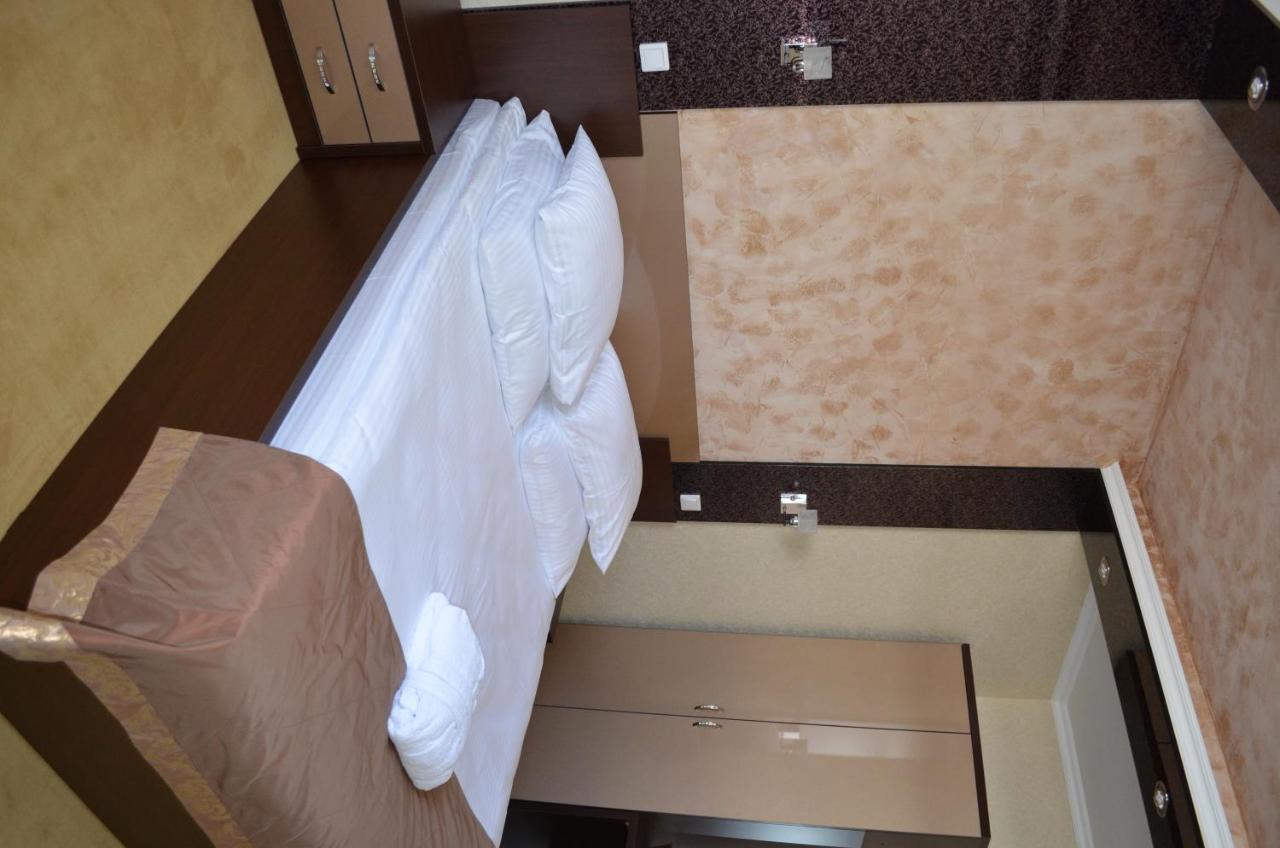 Mereke Hotel Ustʼ-Kamenogorsk Екстериор снимка