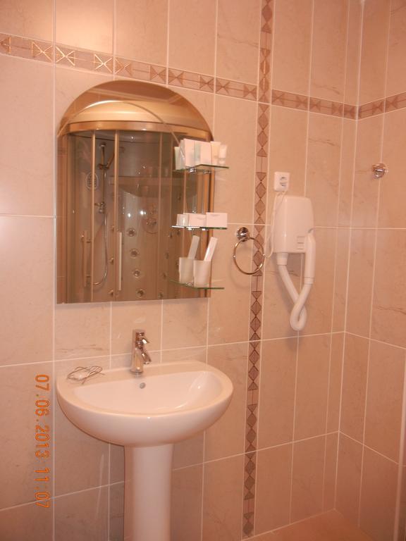 Mereke Hotel Ustʼ-Kamenogorsk Стая снимка