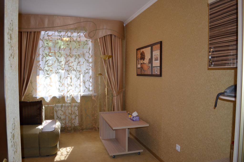 Mereke Hotel Ustʼ-Kamenogorsk Стая снимка