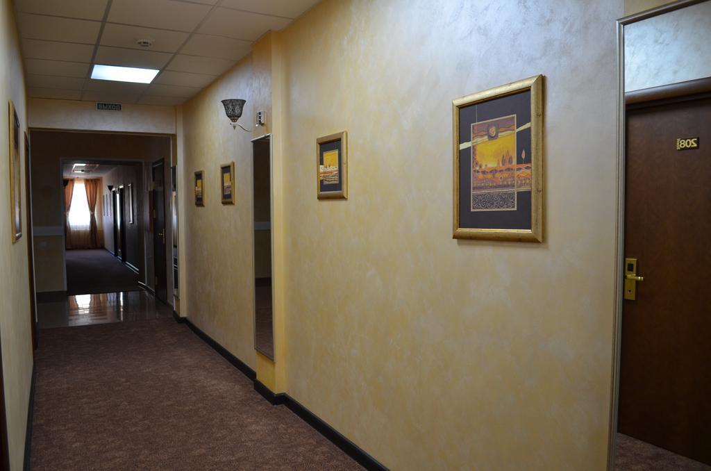 Mereke Hotel Ustʼ-Kamenogorsk Екстериор снимка