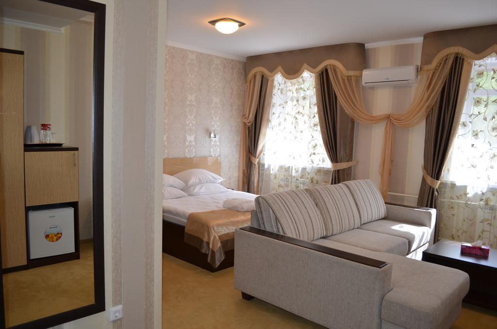 Mereke Hotel Ustʼ-Kamenogorsk Стая снимка