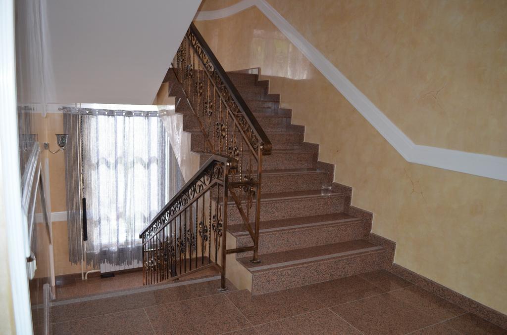 Mereke Hotel Ustʼ-Kamenogorsk Екстериор снимка