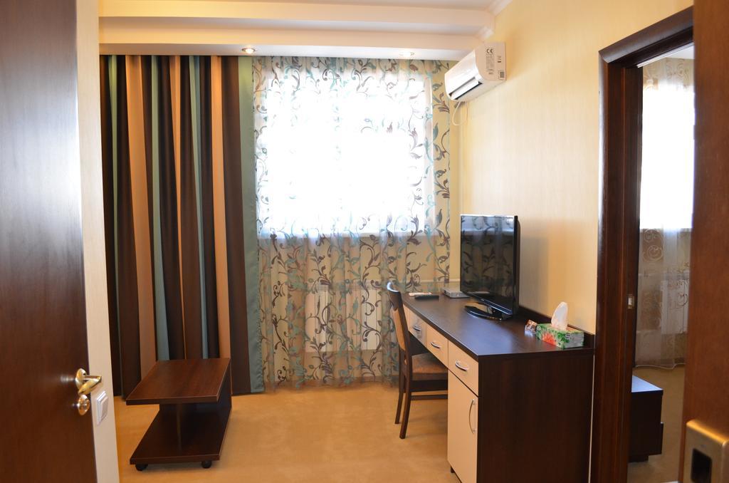 Mereke Hotel Ustʼ-Kamenogorsk Стая снимка