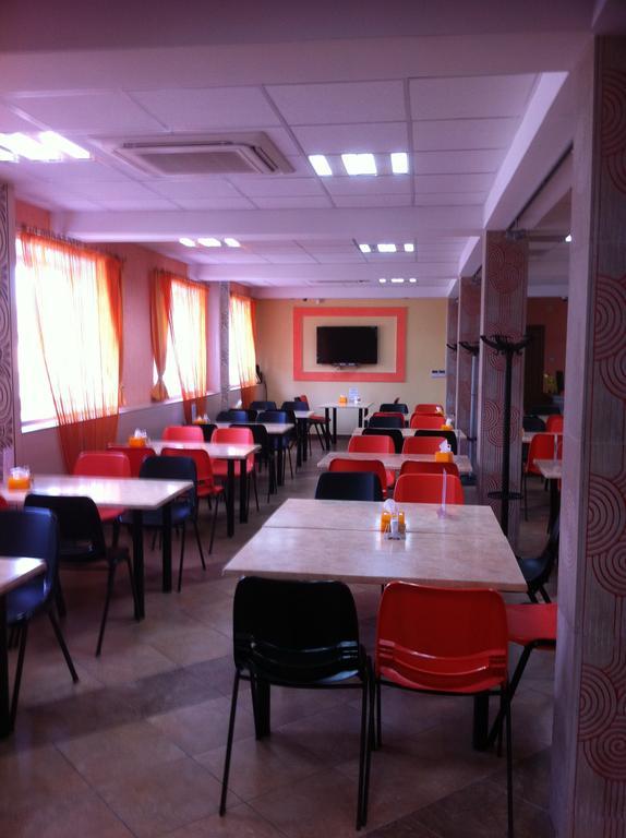 Mereke Hotel Ustʼ-Kamenogorsk Екстериор снимка