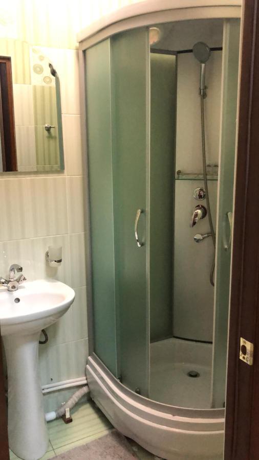 Mereke Hotel Ustʼ-Kamenogorsk Екстериор снимка