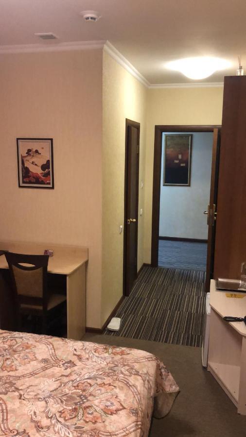 Mereke Hotel Ustʼ-Kamenogorsk Екстериор снимка