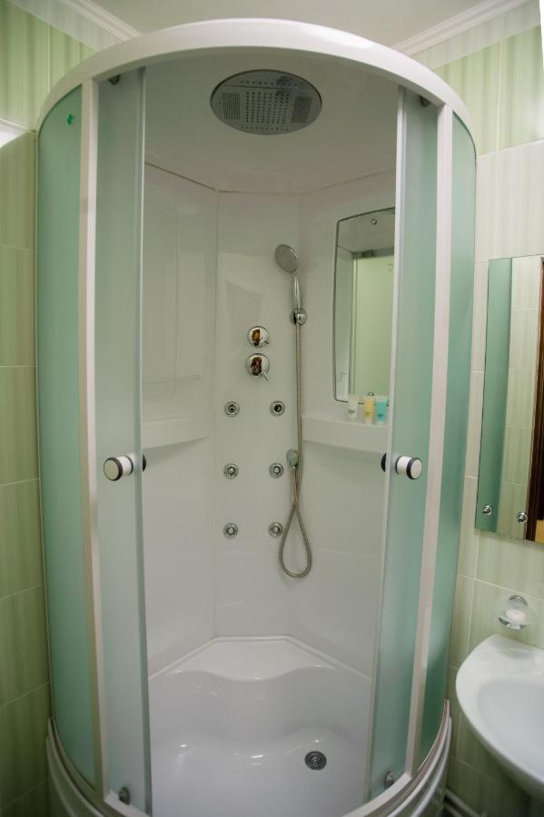 Mereke Hotel Ustʼ-Kamenogorsk Екстериор снимка