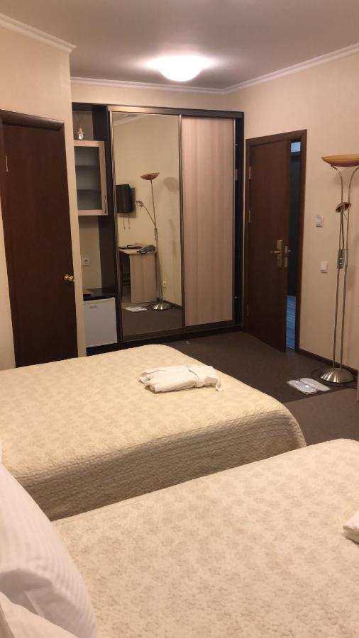 Mereke Hotel Ustʼ-Kamenogorsk Екстериор снимка
