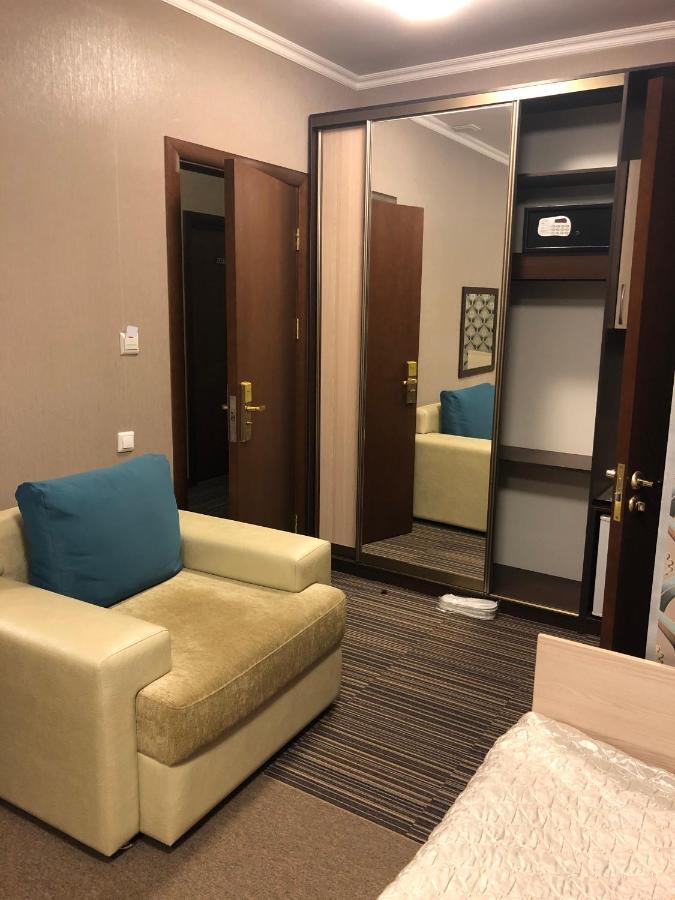 Mereke Hotel Ustʼ-Kamenogorsk Екстериор снимка