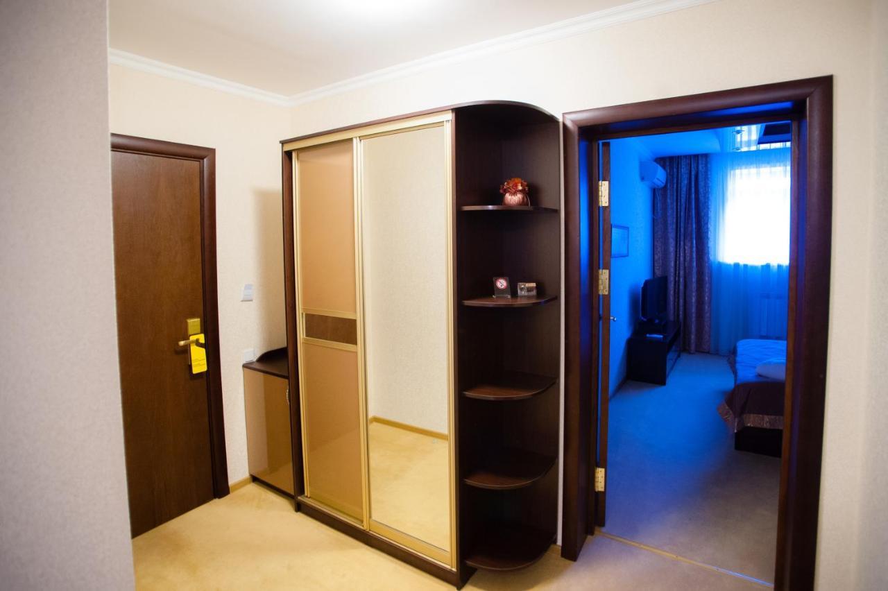 Mereke Hotel Ustʼ-Kamenogorsk Екстериор снимка